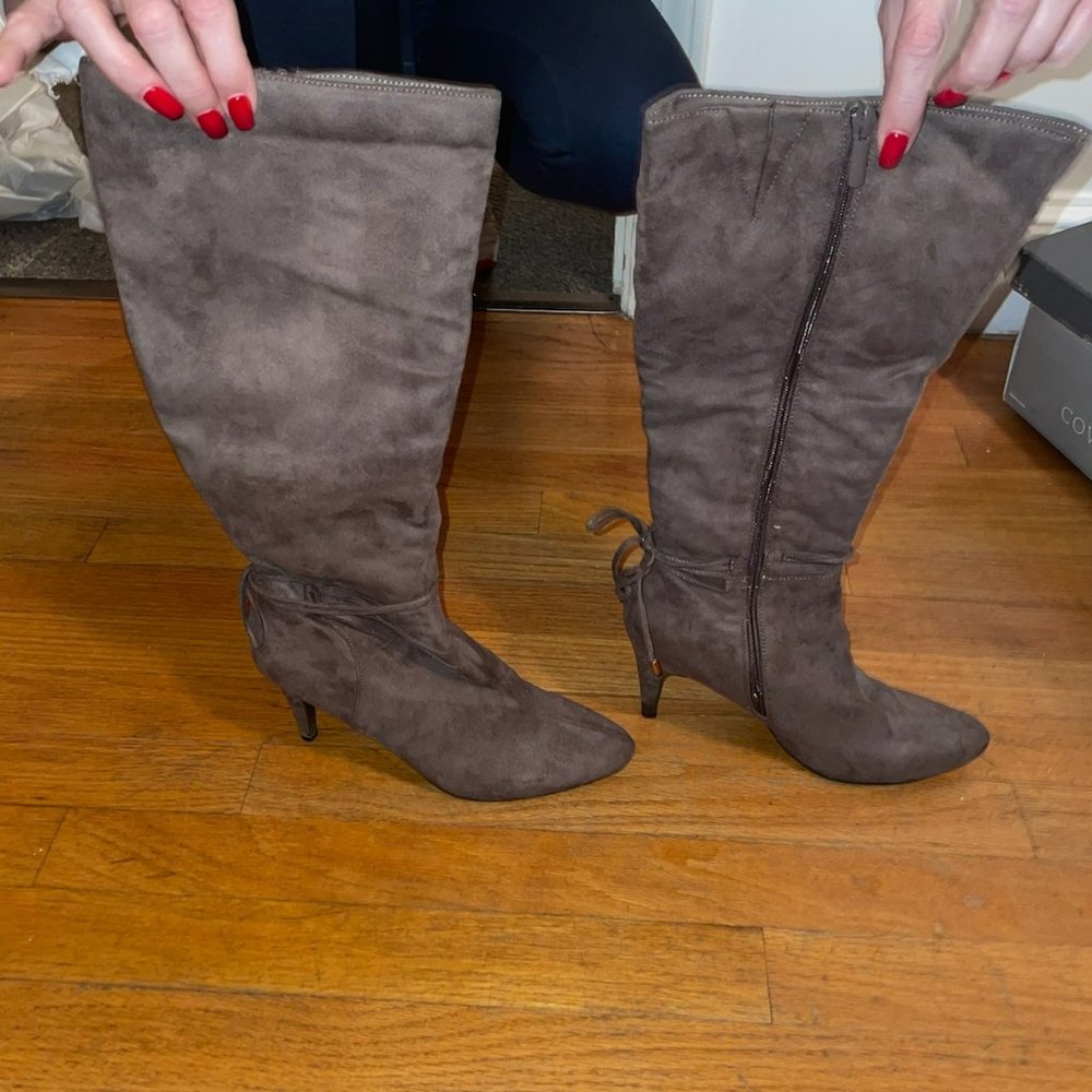 Covington Mid high suede boots